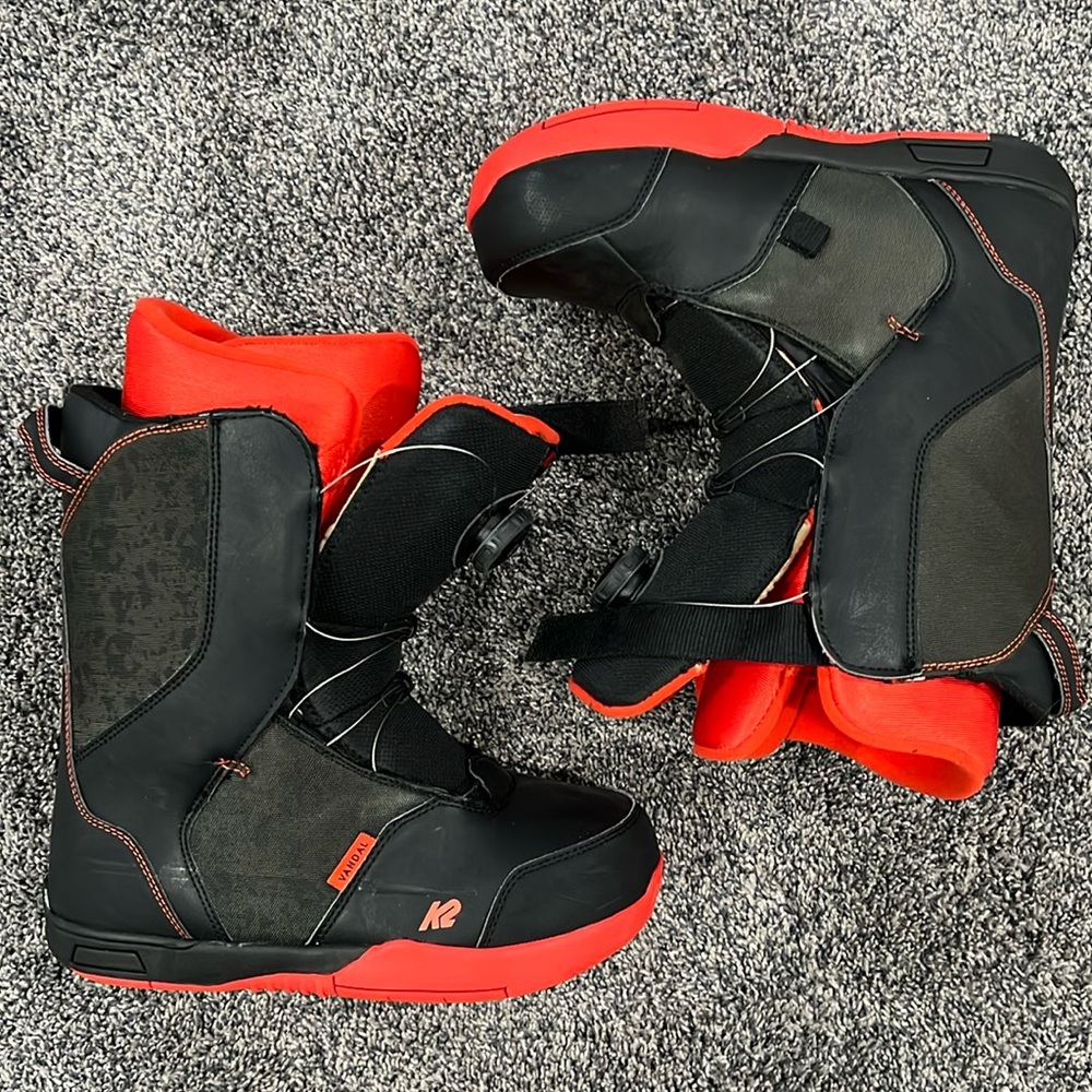 EUC - K2 Vandal mens snowboard boots Size 6